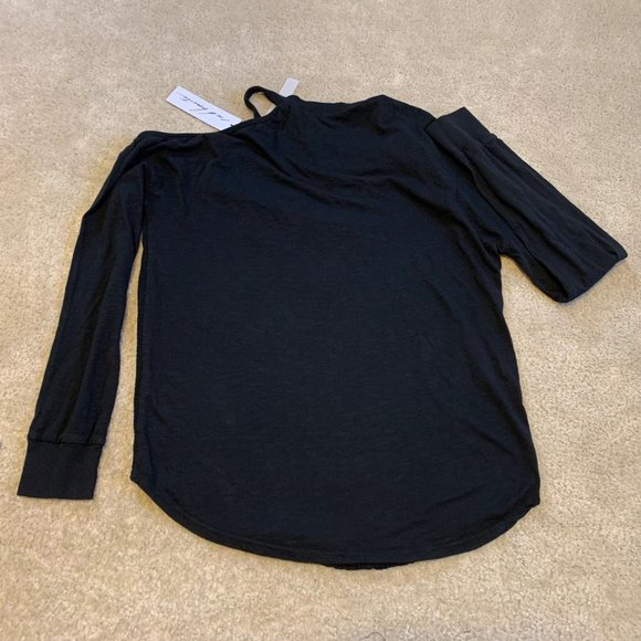 Red Haute Black One Cold Shoulder Two Texture V-neck Shirt Size S NWT - Picture 9 of 13